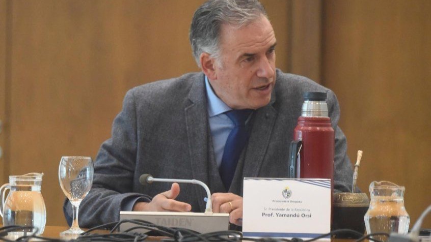 El Observador coverage of deepfake scam ads impersonating Uruguayan president Yamandú Orsi